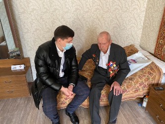 Александр Бондаренко посетил ветеранов Великой Отечественной войны 